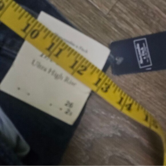Abercrombie & Fitch The Flare Ultra High Rise Jean 26 / 2 short - Picture 10 of 13